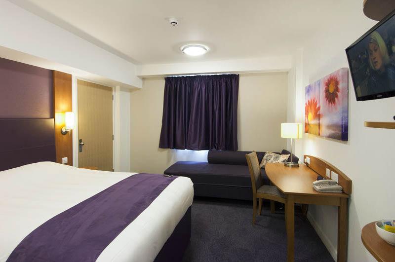 Premier Inn Premier Inn Бэгзхост Экстерьер фото